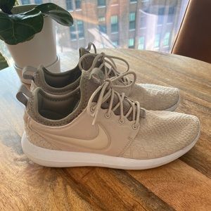 Nike Roshe Two SE Sneaker